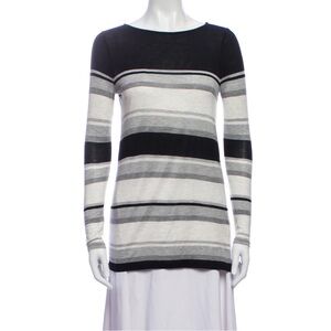 NWT Vince Striped Bateau Neckline Top w/ Tags
Size: XXS